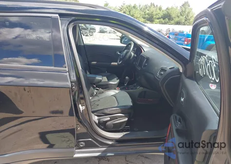 2019 Jeep Compass Trailhawk 4X4 z USA, uszkodzony, nr VIN 3C4NJDDB8KT840443